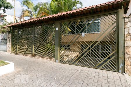 Casa à venda com 250m², 4 quartos e 6 vagasFachada