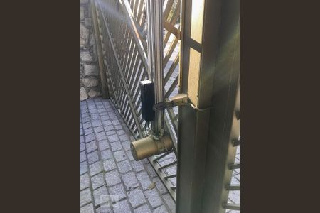 Casa à venda com 250m², 4 quartos e 6 vagasGaragem - Portão