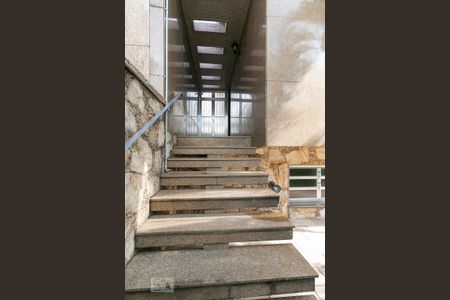 Casa à venda com 250m², 4 quartos e 6 vagasEntrada - Escadas