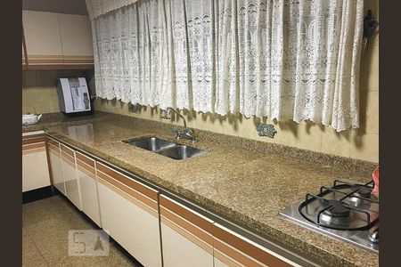 Casa à venda com 250m², 4 quartos e 6 vagasCozinha