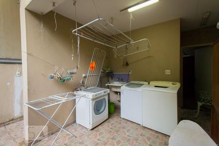 Casa à venda com 226m², 3 quartos e 3 vagasLavanderia