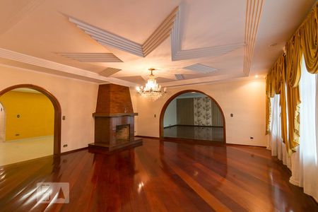 Sala 1 de casa para alugar com 6 quartos, 1500m² em Vila Rosália, Guarulhos