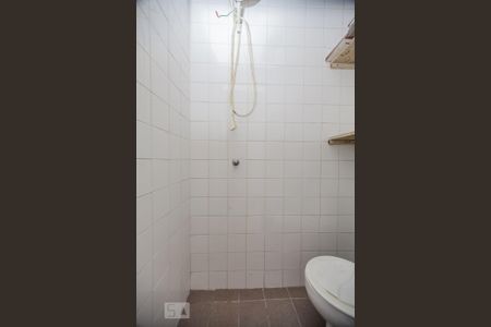 Apartamento à venda com 110m², 2 quartos e 1 vaga Apartamento à venda com 110m², 2 quartos e 1 vagaBanheiro de Serviço