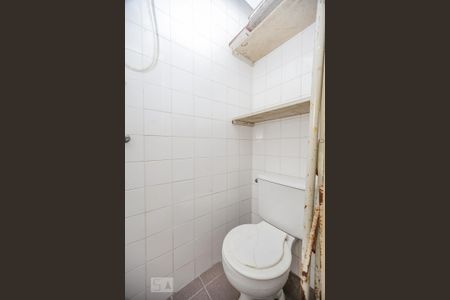 Apartamento à venda com 110m², 2 quartos e 1 vaga Apartamento à venda com 110m², 2 quartos e 1 vagaBanheiro de Serviço