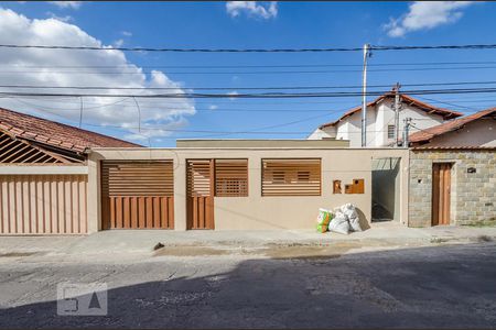 Casa para alugar com 45m², 2 quartos e sem vaga Casa para alugar com 45m², 2 quartos e sem vagaFachada