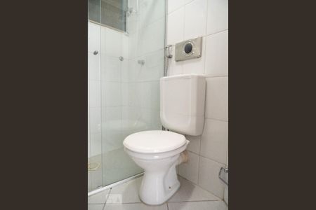 Banheiro de kitnet/studio para alugar com 1 quarto, 20m² em Setor de Habitações Individuais Norte, Brasília