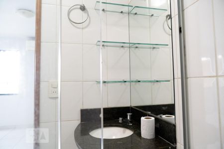 Banheiro de kitnet/studio para alugar com 1 quarto, 20m² em Setor de Habitações Individuais Norte, Brasília