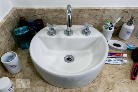 Casa de condomínio à venda com 275m², 3 quartos e 3 vagas Casa de condomínio à venda com 275m², 3 quartos e 3 vagasBanheiro da Suíte 1