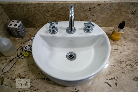 Casa de condomínio à venda com 275m², 3 quartos e 3 vagas Casa de condomínio à venda com 275m², 3 quartos e 3 vagasBanheiro da Suíte 2