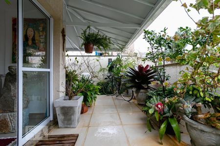 Casa de condomínio à venda com 275m², 3 quartos e 3 vagas Casa de condomínio à venda com 275m², 3 quartos e 3 vagasTerraço