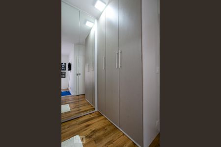 Casa de condomínio à venda com 275m², 3 quartos e 3 vagas Casa de condomínio à venda com 275m², 3 quartos e 3 vagasCloset