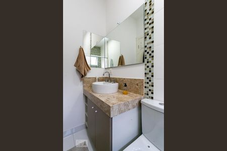 Casa de condomínio à venda com 275m², 3 quartos e 3 vagas Casa de condomínio à venda com 275m², 3 quartos e 3 vagasBanheiro da Suíte 2