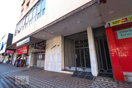 Apartamento para alugar com 103m², 3 quartos e sem vaga Apartamento para alugar com 103m², 3 quartos e sem vagaFachada
