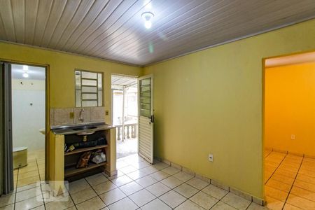 Cozinha de casa para alugar com 1 quarto, 37m² em Jardim Jovaia, Guarulhos