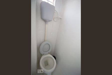 Banheiro de apartamento à venda com 1 quarto, 40m² em São João, Porto Alegre