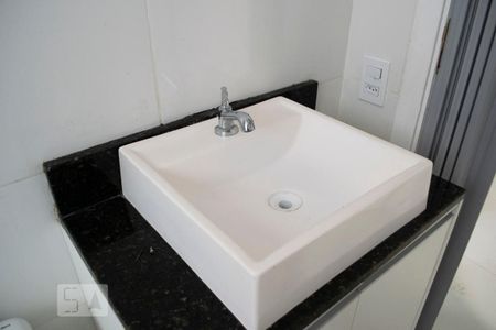 Apartamento para alugar com 41m², 2 quartos e sem vagaBANHEIRO