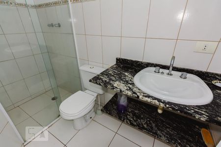 Banheiro da Suíte 1 de casa para alugar com 4 quartos, 330m² em Vila Ipojuca, São Paulo