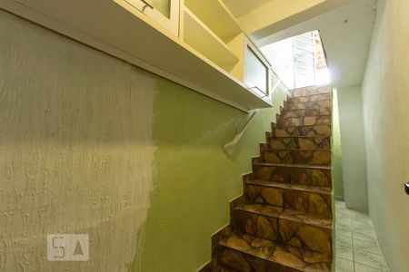 Casa à venda com 125m², 3 quartos e 1 vaga Casa à venda com 125m², 3 quartos e 1 vagaEscada