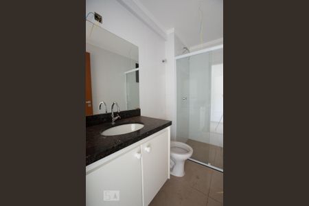 Banheiro de kitnet/studio para alugar com 1 quarto, 32m² em Ribeirânia, Ribeirão Preto