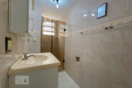 Banheiro de apartamento para alugar com 2 quartos, 60m² em Penha Circular, Rio de Janeiro