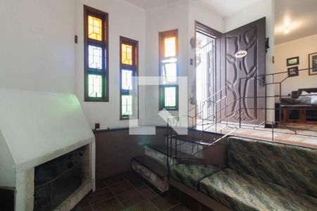 Sala de casa à venda com 2 quartos, 250m² em Medianeira, Porto Alegre