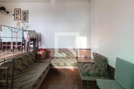 Sala de casa à venda com 2 quartos, 250m² em Medianeira, Porto Alegre