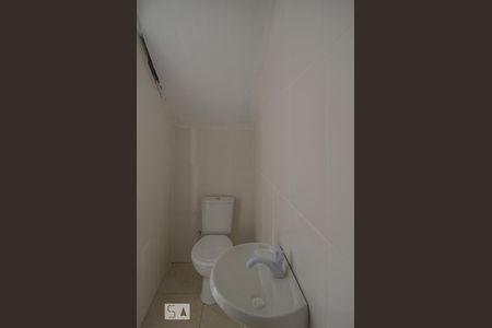 Banheiro de kitnet/studio para alugar com 1 quarto, 25m² em Santa Tereza, Porto Alegre