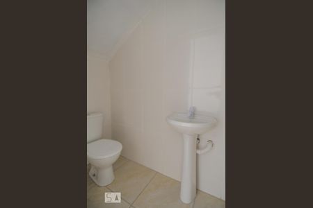 Banheiro de kitnet/studio para alugar com 1 quarto, 25m² em Santa Tereza, Porto Alegre