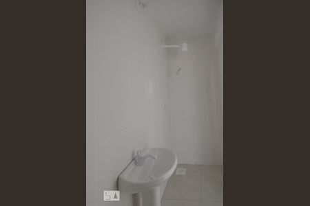 Banheiro de kitnet/studio para alugar com 1 quarto, 25m² em Santa Tereza, Porto Alegre