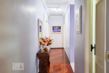 Casa à venda com 450m², 4 quartos e 6 vagasCorredor