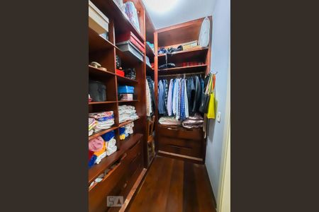 Casa à venda com 450m², 4 quartos e 6 vagasSuíte 3