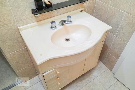 Casa à venda com 450m², 4 quartos e 6 vagasBanheiro da Suíte 2