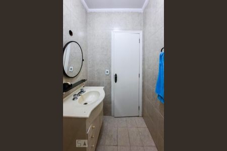 Casa à venda com 450m², 4 quartos e 6 vagasBanheiro da Suíte 2