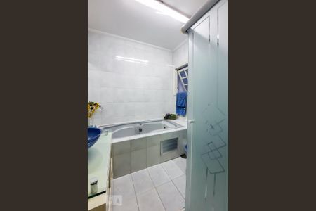 Casa à venda com 450m², 4 quartos e 6 vagasBanheiro da Suíte 1