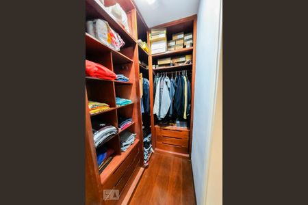 Casa à venda com 450m², 4 quartos e 6 vagasSuíte 4