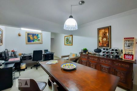 Casa à venda com 450m², 4 quartos e 6 vagasEscritório