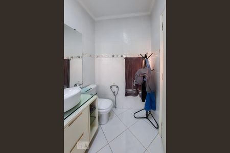 Casa à venda com 450m², 4 quartos e 6 vagasBanheiro da Suíte 4