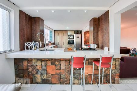 Casa à venda com 450m², 4 quartos e 6 vagasCozinha