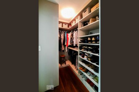 Casa à venda com 450m², 4 quartos e 6 vagasSuíte 1