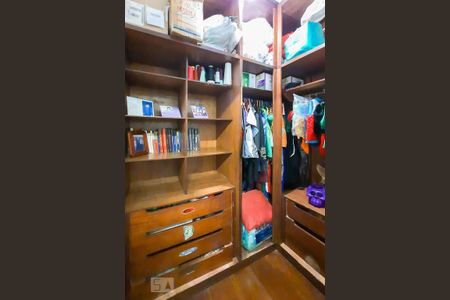 Casa à venda com 450m², 4 quartos e 6 vagasSuíte 2