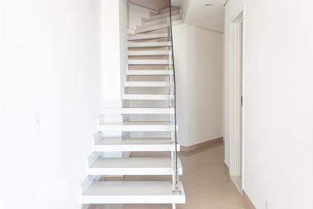 Escada de apartamento à venda com 3 quartos, 155m² em Vila Osasco, Osasco