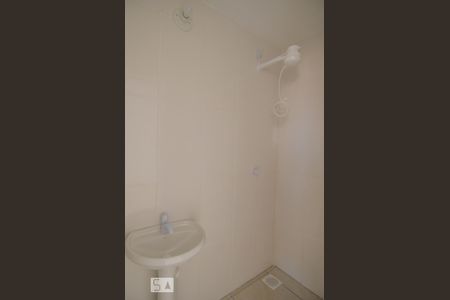 Banheiro de kitnet/studio para alugar com 1 quarto, 28m² em Santa Tereza, Porto Alegre