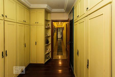 Apartamento para alugar com 300m², 4 quartos e 4 vagas Apartamento para alugar com 300m², 4 quartos e 4 vagasCloset da suite