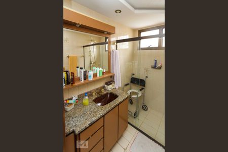 Apartamento para alugar com 300m², 4 quartos e 4 vagas Apartamento para alugar com 300m², 4 quartos e 4 vagasBanheiro da Suite 02