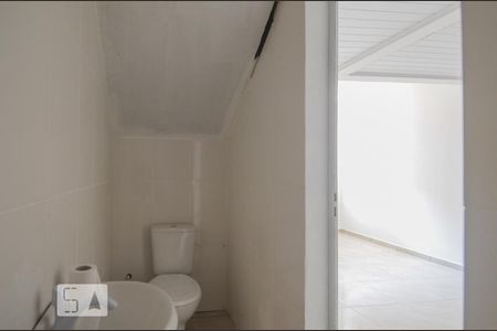 Banheiro de kitnet/studio para alugar com 1 quarto, 25m² em Santa Tereza, Porto Alegre