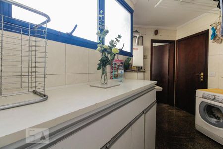 Apartamento à venda com 177m², 4 quartos e 4 vagas Apartamento à venda com 177m², 4 quartos e 4 vagasÁrea de serviço