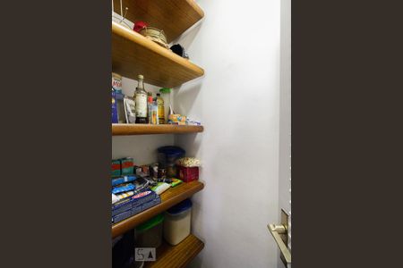 Apartamento à venda com 177m², 4 quartos e 4 vagas Apartamento à venda com 177m², 4 quartos e 4 vagasDespensa