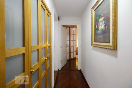 Apartamento à venda com 177m², 4 quartos e 4 vagas Apartamento à venda com 177m², 4 quartos e 4 vagasCorredor de acesso aos quartos