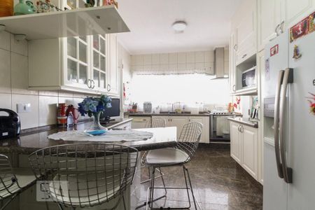 Apartamento à venda com 177m², 4 quartos e 4 vagas Apartamento à venda com 177m², 4 quartos e 4 vagasCozinha