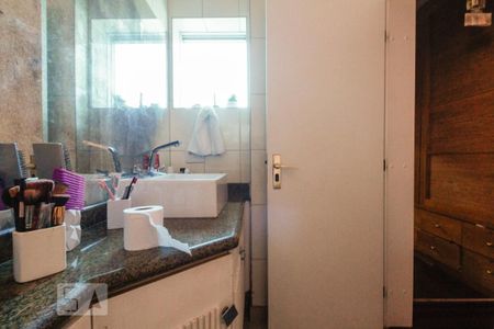 Apartamento à venda com 177m², 4 quartos e 4 vagas Apartamento à venda com 177m², 4 quartos e 4 vagasBanheiro Suíte 2